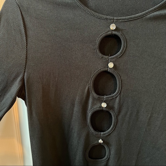 Ladder Cutout Button Tee - Picture 7 of 9